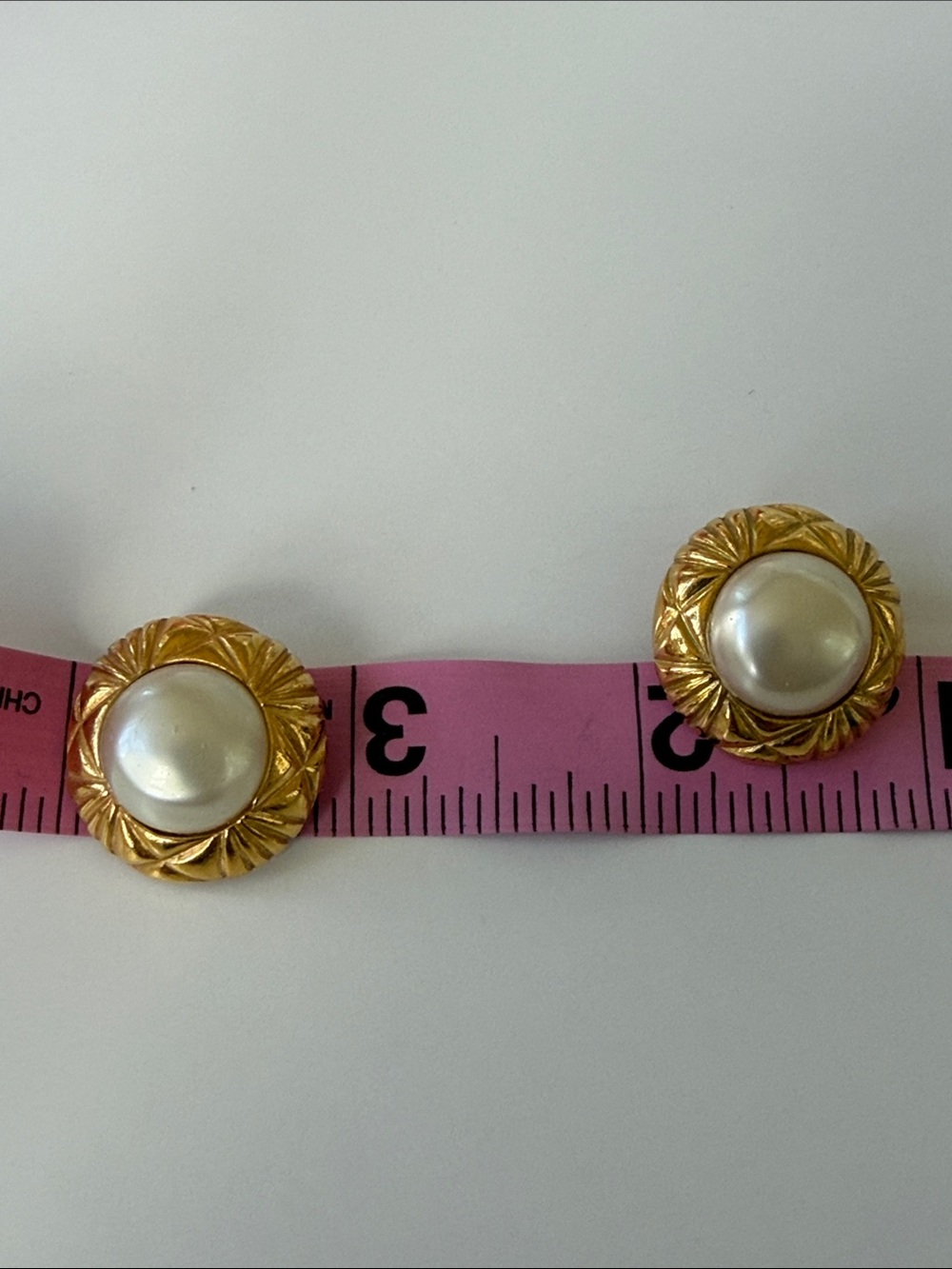 CHANEL Gold and Pearl Round Button Earrings Victoire de Castellane Era 1980’s - Picture 6 of 12